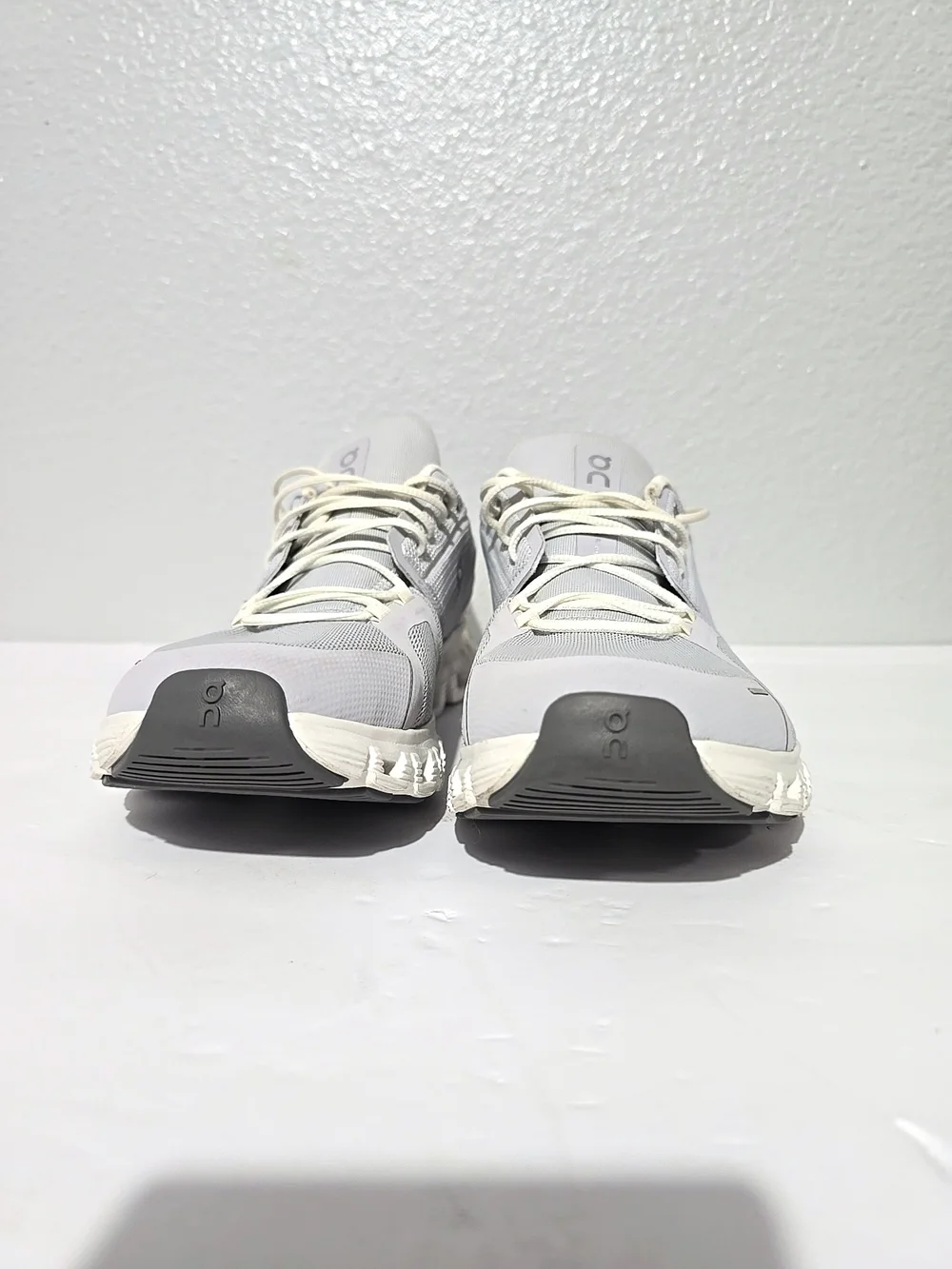 On Running Cloud 6 Running Shoes  Light Gray/White Women's Size 10